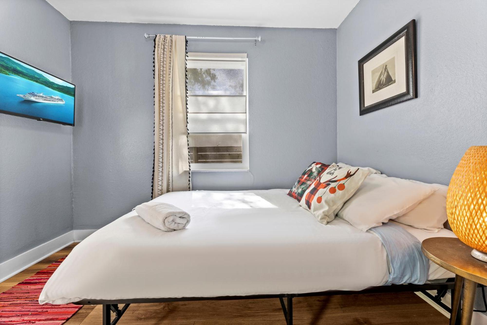 Relax By The Pool, Gather In Yard, Walk To 6th St & Dtwn's Eateries * Austin