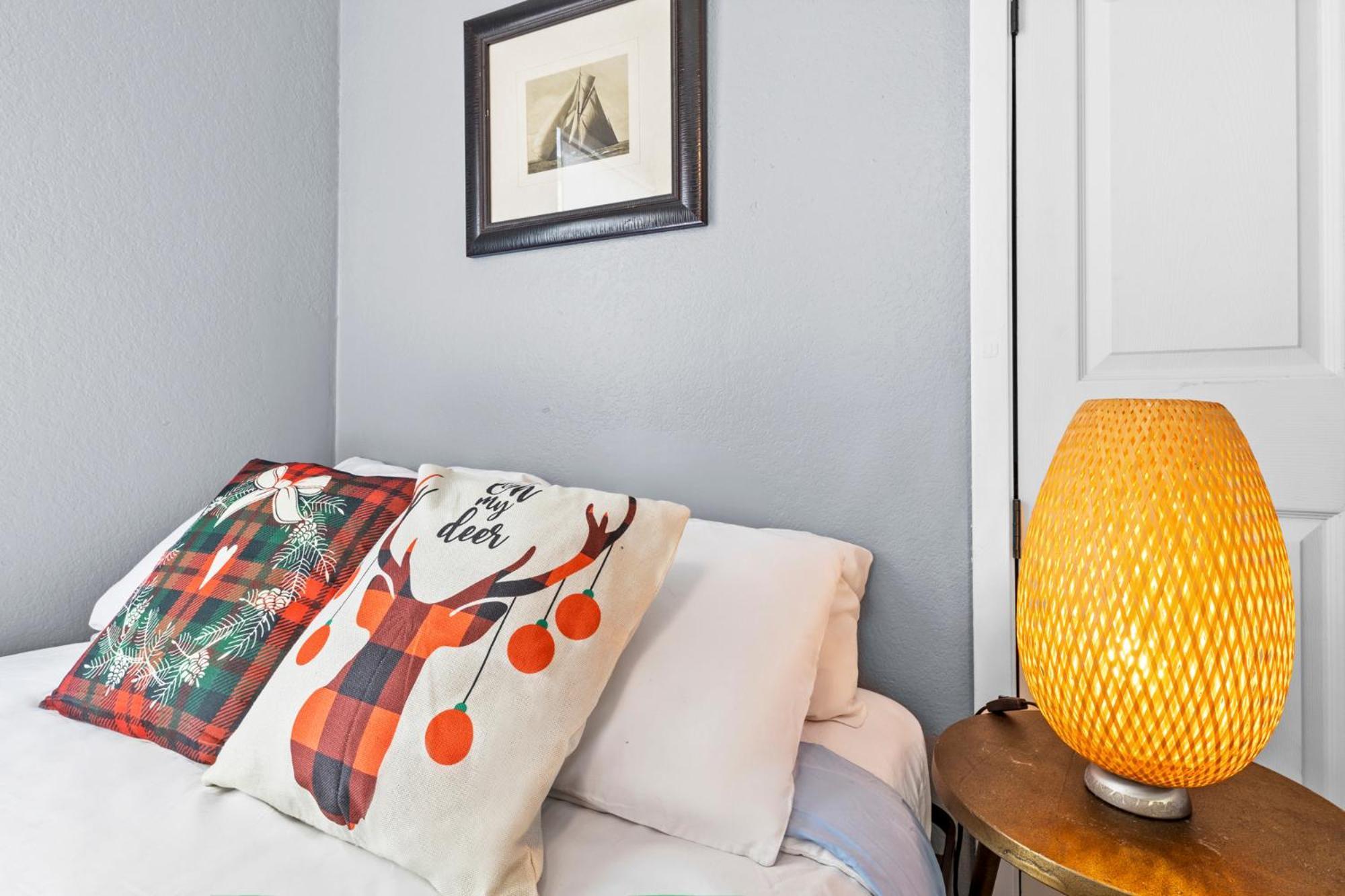 Relax By The Pool, Gather In Yard, Walk To 6th St & Dtwn's Eateries Austin